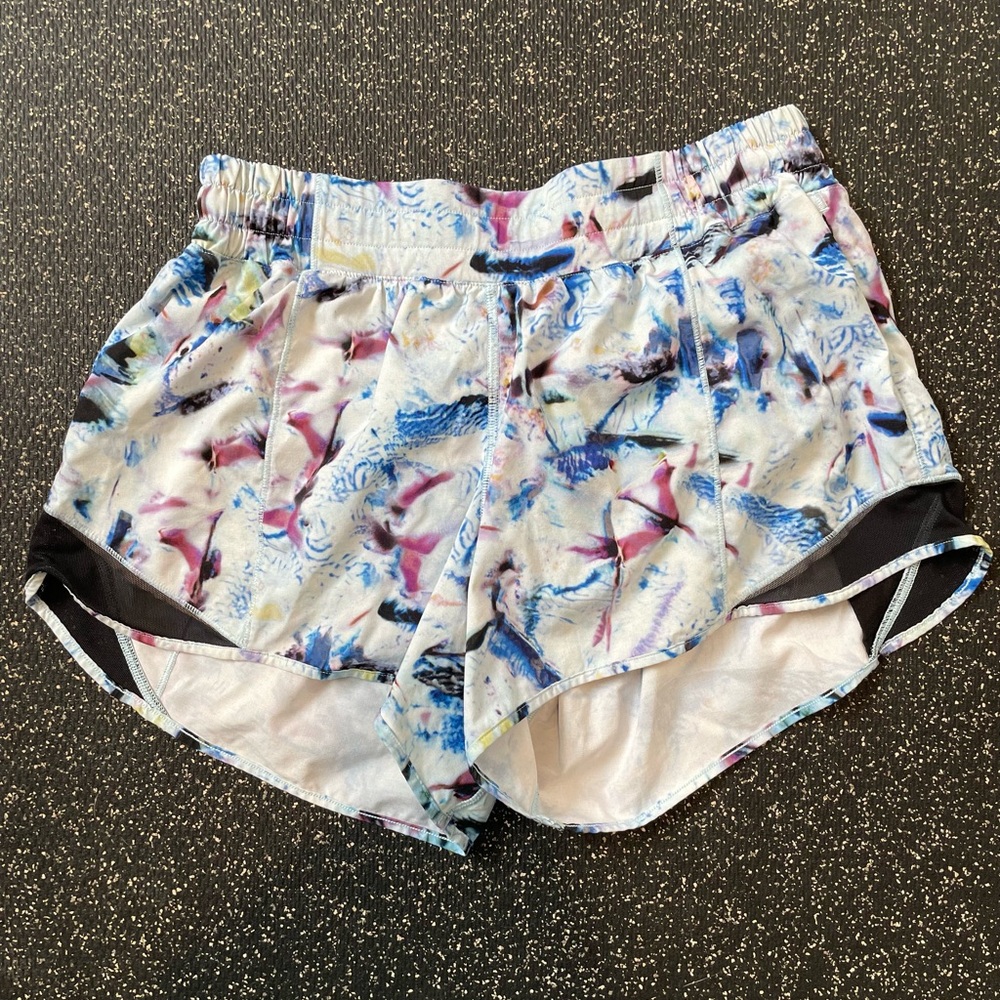 Lululemon hotty hot short long 4” size 8
Exposure crystalize multi